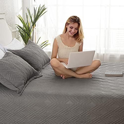 Hygge Hush Summer Quilt Set Dark Grey L Pattern 3 Piece