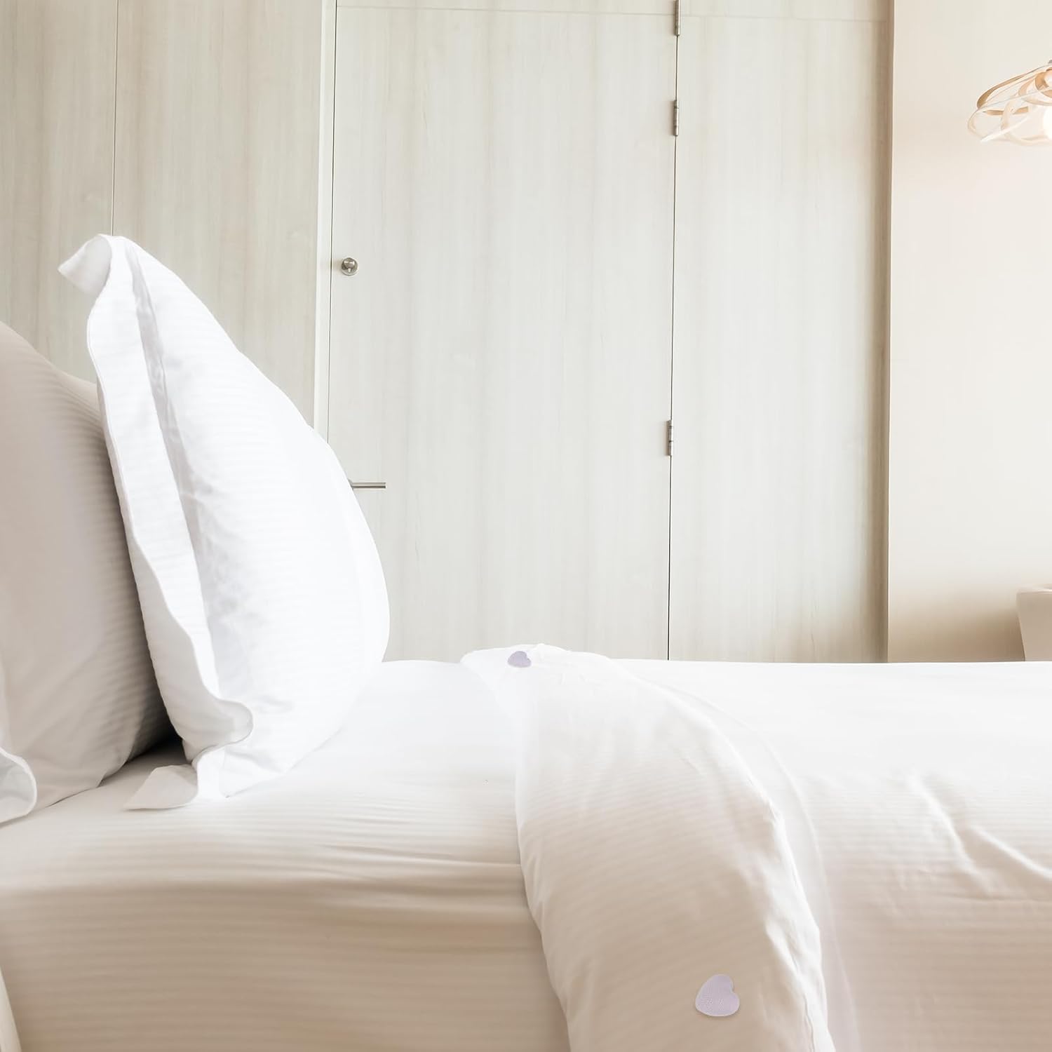 16Pcs Heart-Shaped Duvet Clips with Pins for Bedding and Curtains