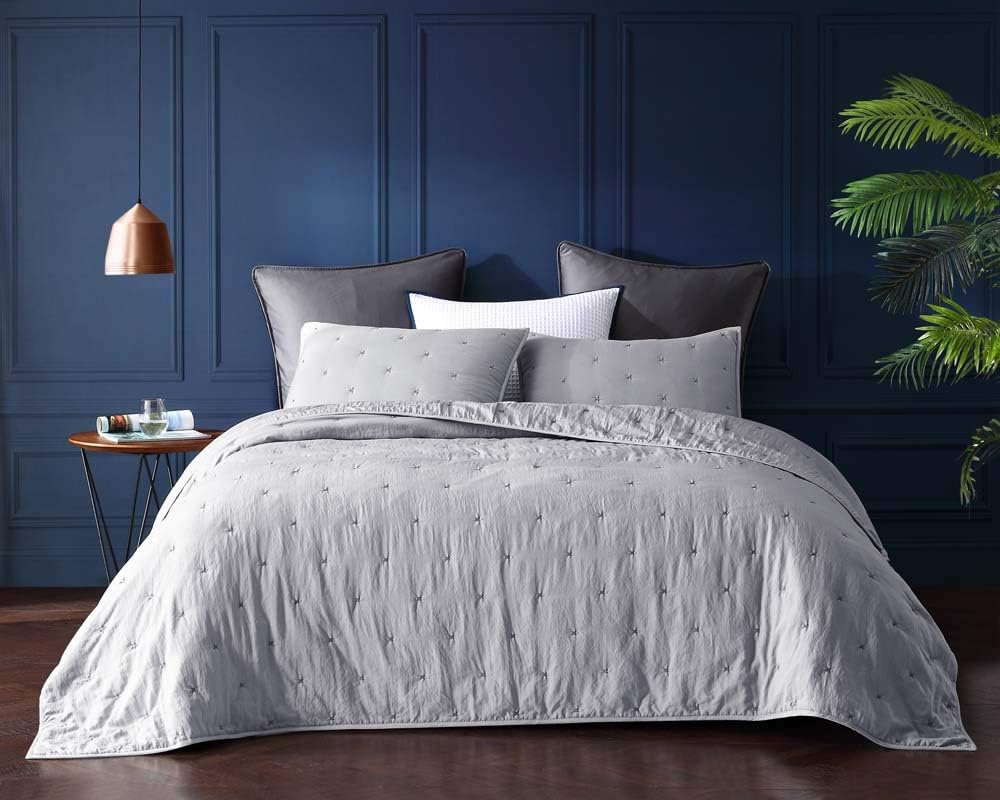 BOURINA 3-Piece Oversized King Quilt Set with Star Embroidery 1