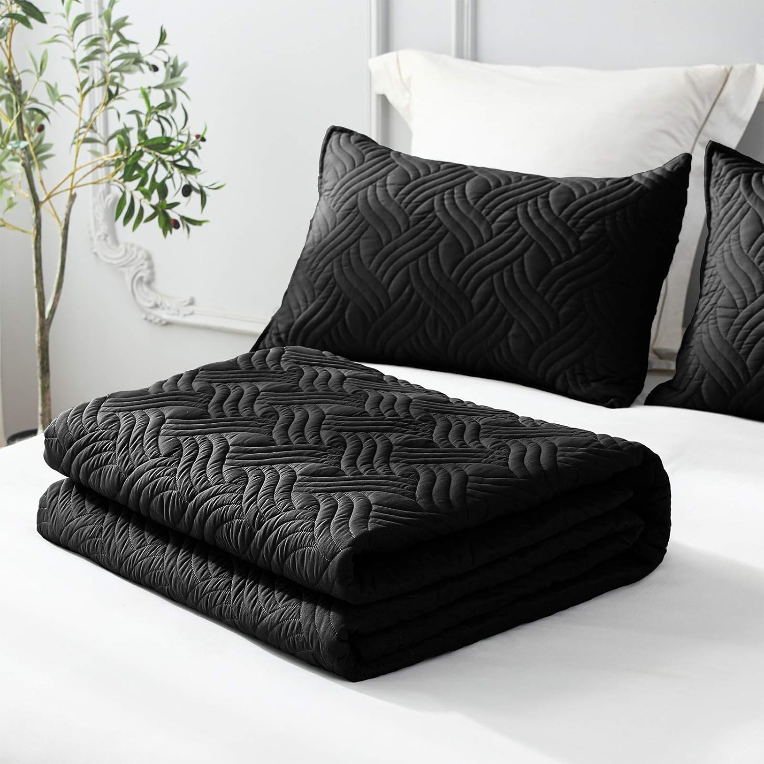 Whale Flotilla Twin XL Quilt Bedding Set Black with 1 Pillow Sham