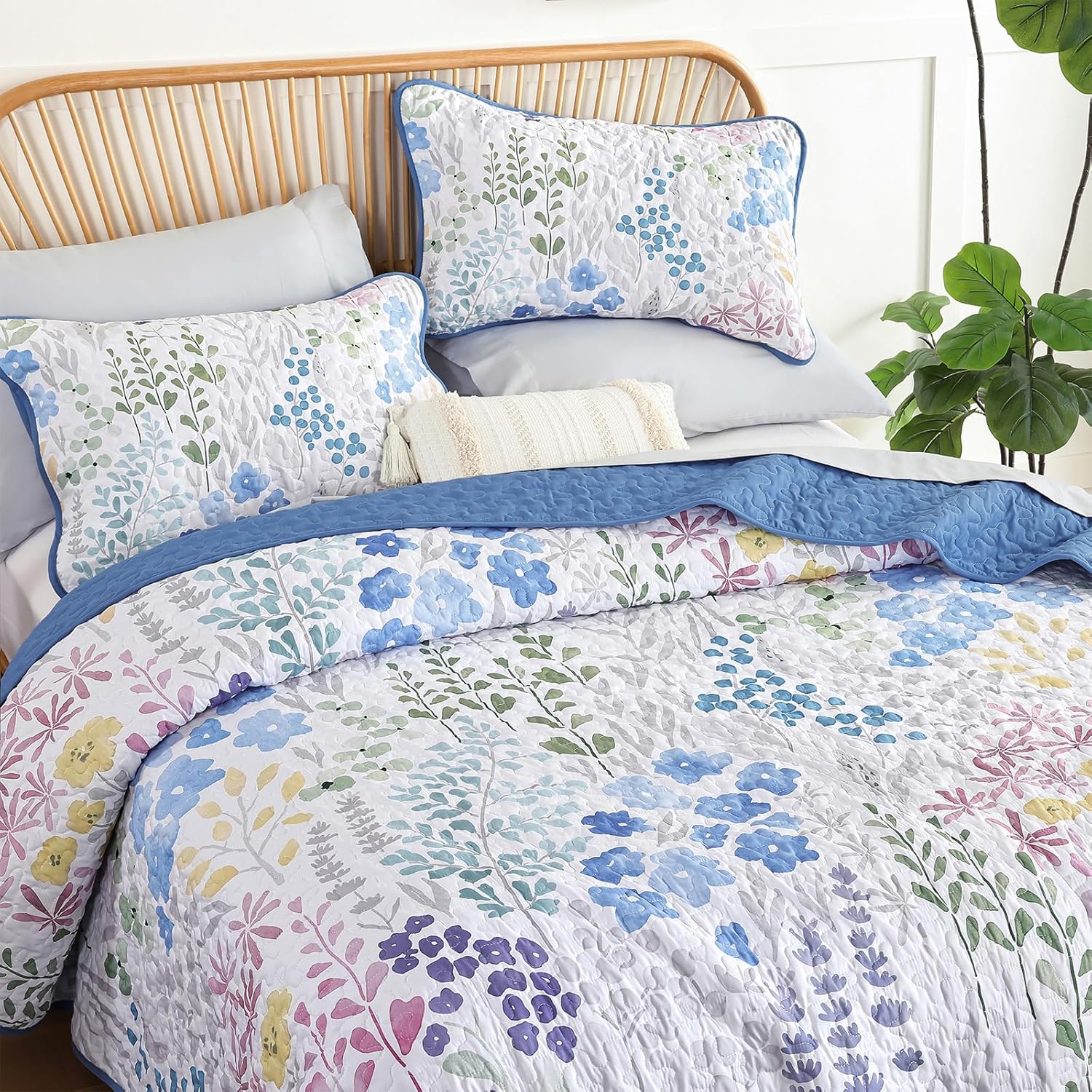 Xruibed Blue Floral Quilt Set 3 Piece King Size 1