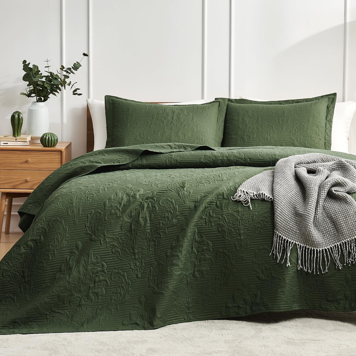 Hansleep Olive Green Quilt Queen Set - Damask Ultra Soft Bedspread 2 Pillow Shams