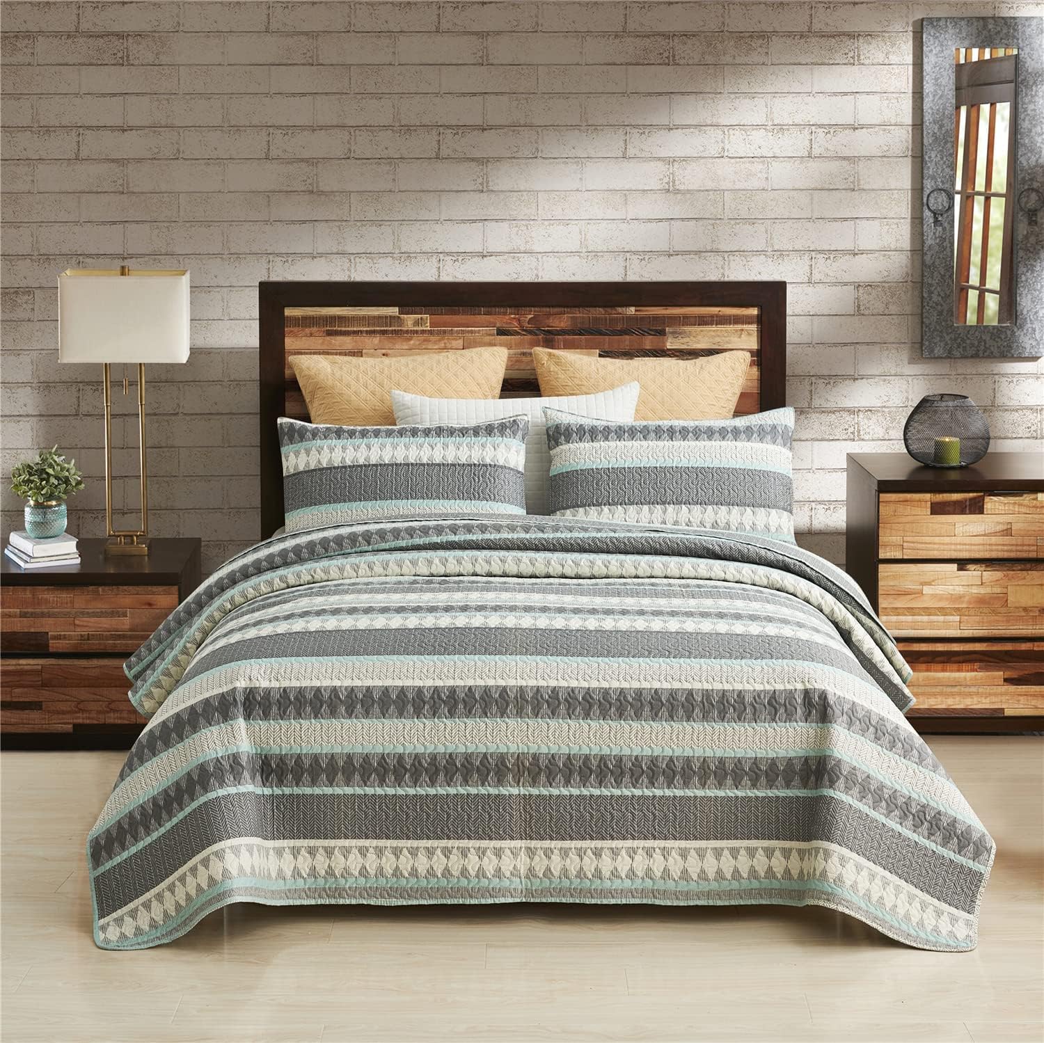 3 Piece Quilt Set King Size - Floral Geometric Pattern