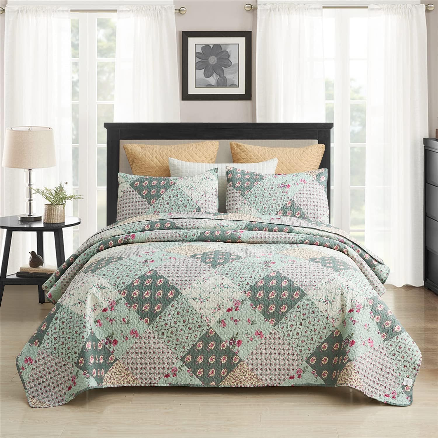 MERRY HOME Quilt Set with 2 Pillow Shams - Floral Plaid Queen Bedding