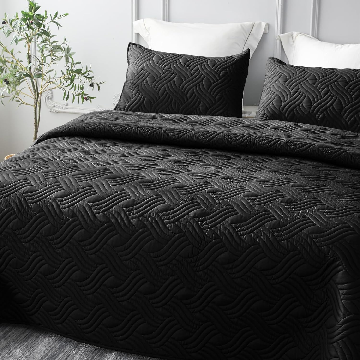 Whale Flotilla Twin XL Quilt Bedding Set Black with 1 Pillow Sham