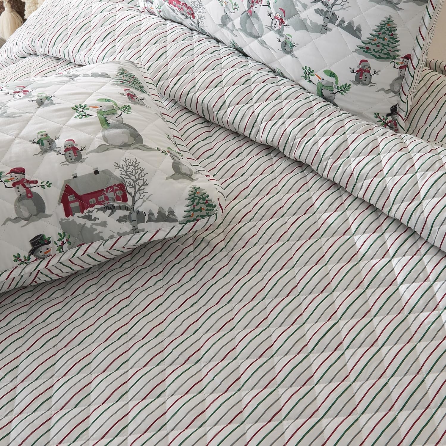 Great Bay Home King Christmas Quilt Set with Shams
