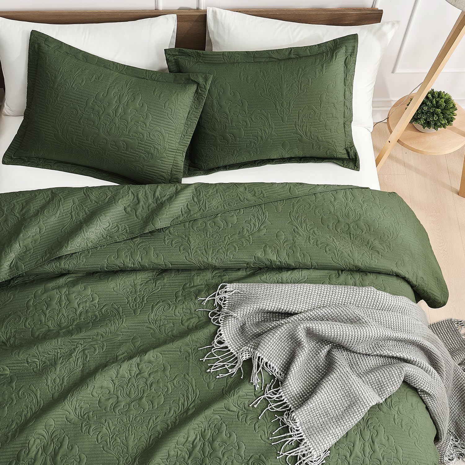 Hansleep Olive Green Quilt Queen Set - Damask Ultra Soft Bedspread 2 Pillow Shams