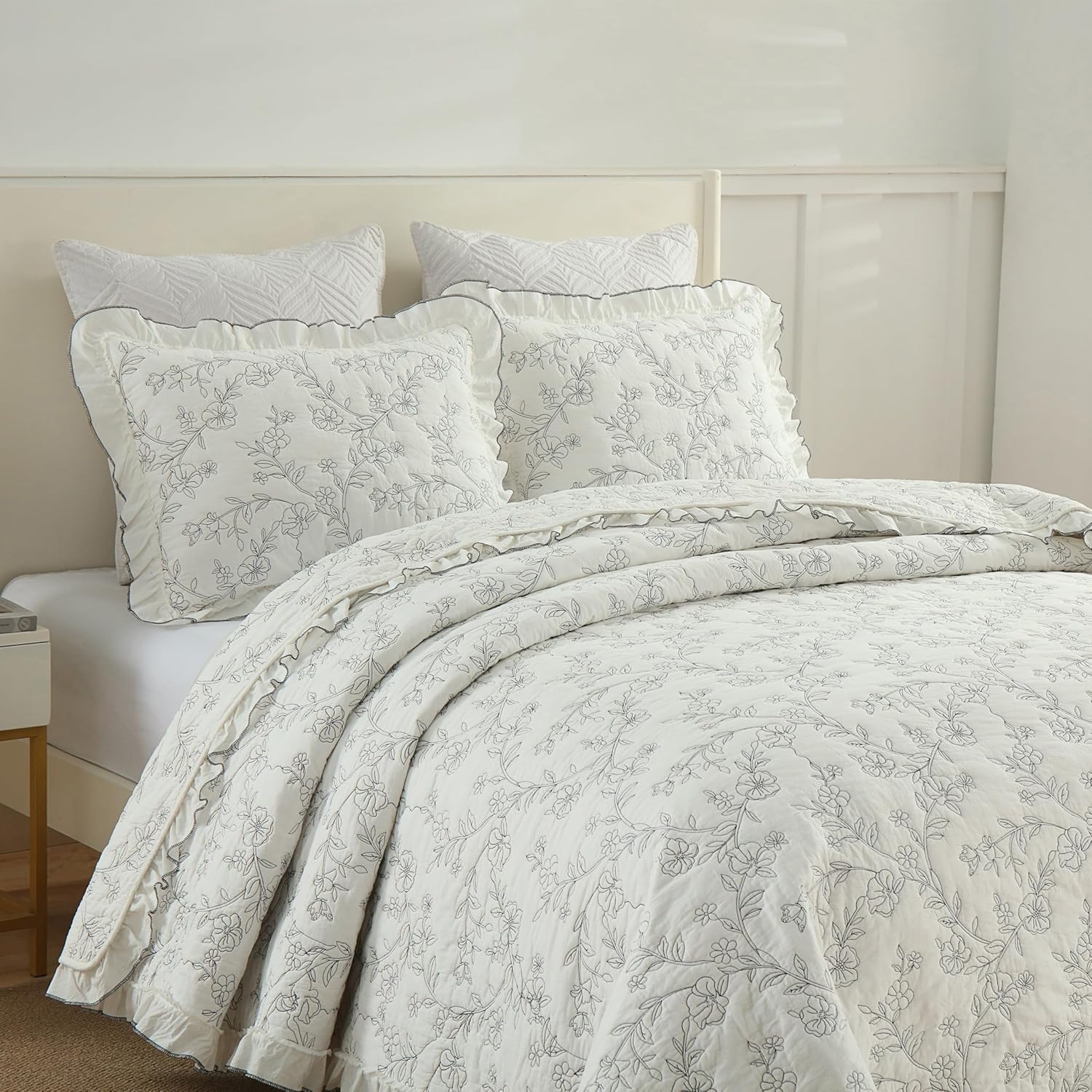 MarCielo 3-Piece Cotton Quilt Set with Embroidery